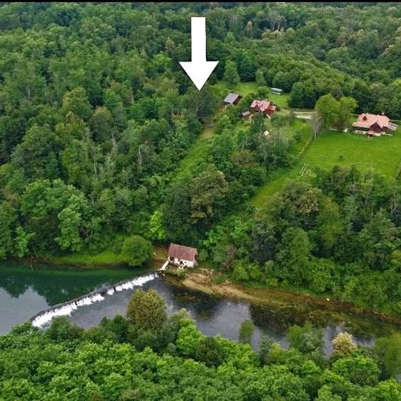 Prodaje se građevinsko zemljište uz rijeku Dobru, 568 m²